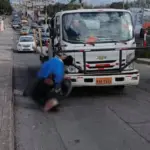 Ciclista perdió la vida en choque con vehículo que transportaba varillas, en Quito