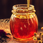 ¿Sabes que a la miel se le conoce como el ‘Oro Líquido’ de la cosmética natural por su eficacia en tratamientos de hidratación?