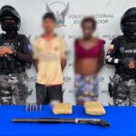 Dos aprehendidos con un arma de fuego, municiones y presuntas sustancias sujetas a fiscalización durante operativo policial en Esmeraldas