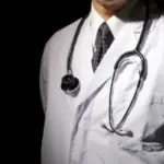 Médico es sentenciado a 6 años de prisión por abuso sexual