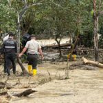 Policía Nacional despliega su contingente para proteger y asistir a las familias afectadas por las lluvias en Zamora Chinchipe