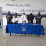 Policía Nacional aprehende a tres presuntos implicados por tenencia ilegal de arma de fuego durante operativo en Quitumbe