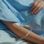 OMS emite alerta mundial por casos de cáncer; se duplicarán para 2050 y esta es la población en riesgo