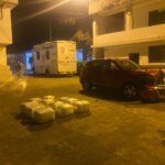 Operativo policial permite localizar vehículo abandonado y 11 bultos con sustancias presuntamente sujetas a fiscalización en Manabí