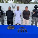 Persecución ininterrumpida permite la aprehensión de tres sujetos en poder de un arma de fuego y 52 cartuchos en Esmeraldas