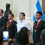 “NO ESTÁN SOLOS”: EL PRESIDENTE DANIEL NOBOA CONDECORA A POLICÍAS 