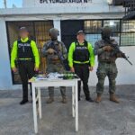 Policía Nacional ejecuta operativo de control en el CPL Tungurahua y decomisa armas y objetos prohibidos
