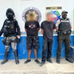 Policía intercepta taxi y aprehende a tres ciudadanos con arma de fuego en Portoviejo
