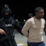 La Policía Nacional del Ecuador ejecutó la operación «Gran Fénix 56» y trasladó al país a un Objetivo de Alto Valor vinculado a investigaciones por delincuencia organizada y asesinato