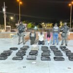 Aprehendimos a tres presuntos integrantes de un grupo delictivo con 64 bultos de sustancia vegetal y un arma de fuego en Tungurahua