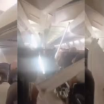 Escenas de pánico entre los pasajeros de un avión en Irán tras desplomarse parte del techo de la cabina por daños en el motor