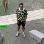 Fea para el ojo humano, invisible para las máquinas: así es la primera camisa de camuflaje anti-IA