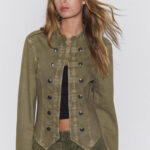 Mango y Stradivarius se ponen de acuerdo y lanzan el mismo estilo de chaqueta elegante para otoño
