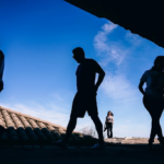 Farmear el aura: qué significa y por qué obsesiona a la Generación Z y Alfa