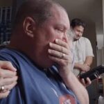 El emocionante momento en el que un hombre con ELA puede volver a hablar gracias a un implante: “Te quiero”