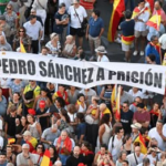 Decenas de miles de personas se concentran en España para apoyar a Ceuta y al grito de “Gobierno dimisión”