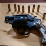 Procesado tras hallazgo de armas de fuego y vehículos robados en un taller de Quevedo